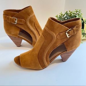 Vince Canuto Ennley women’s suede booties size 12W